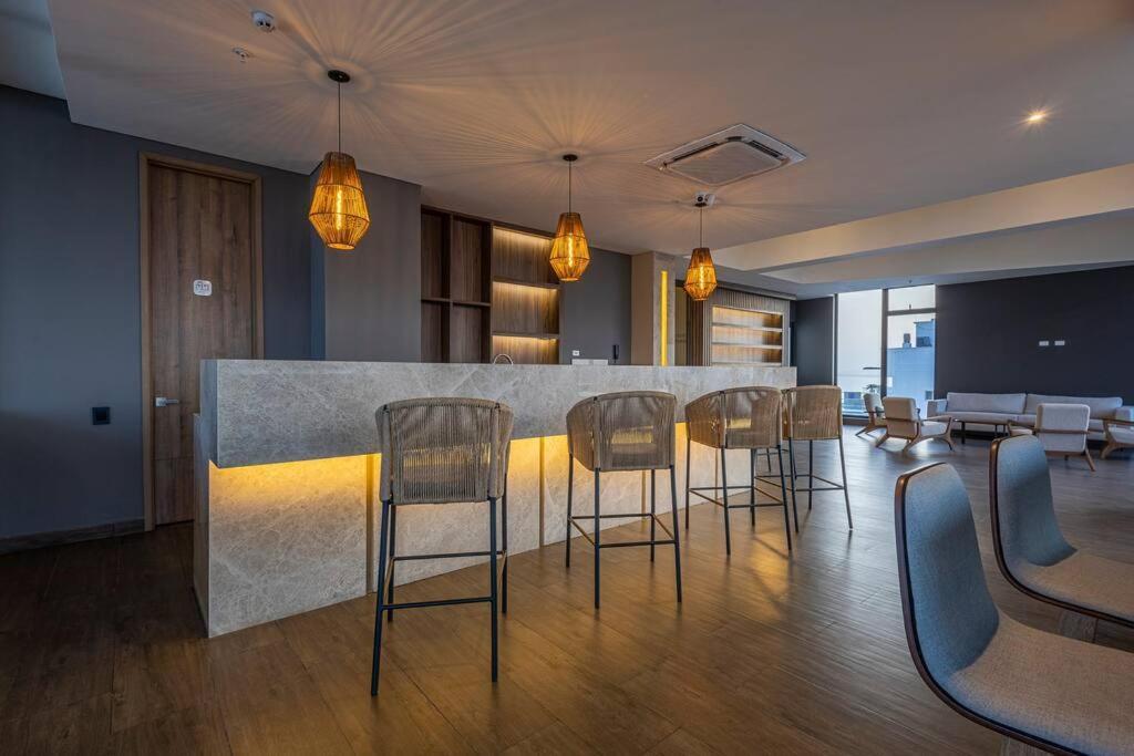 Beachfront 1605 Murano Centro 1, Near Walled Airport Pick Up *