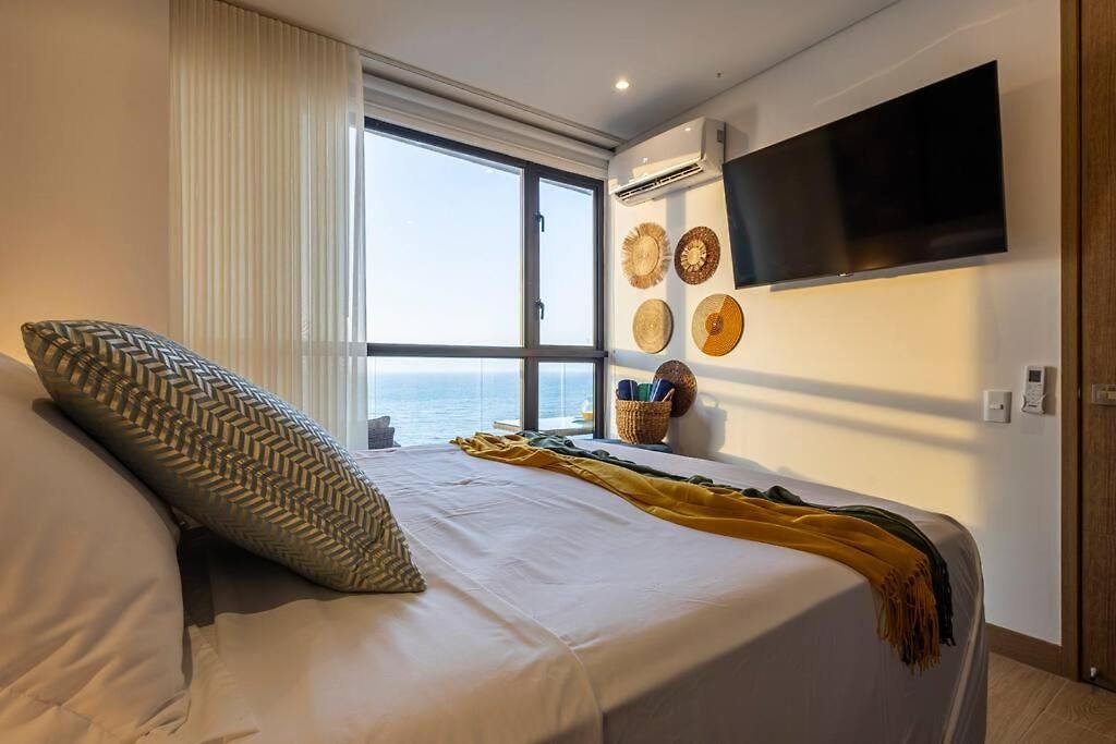 Beachfront Condo, Fl 16 Murano Centro 1- El Cabrero, Near Walled City, Airport Pick Up