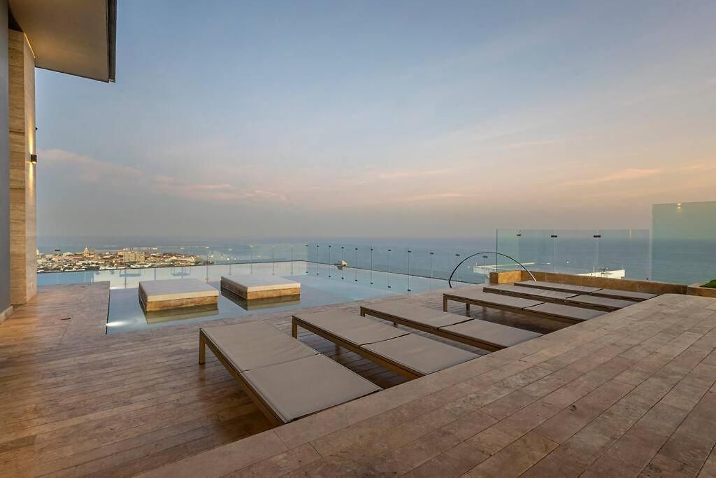 Beachfront Condo, Fl 16 Murano Centro 1- El Cabrero, Near Walled City, Airport Pick Up