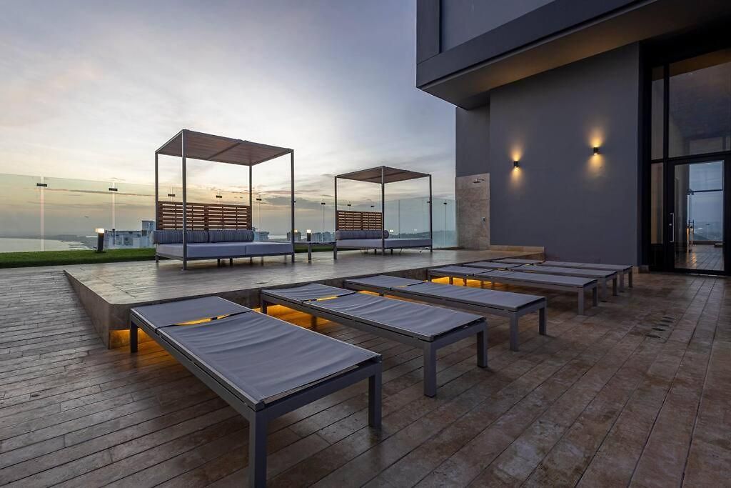 Beachfront Condo, Fl 16 Murano Centro 1- El Cabrero, Near Walled City, Airport Pick Up *