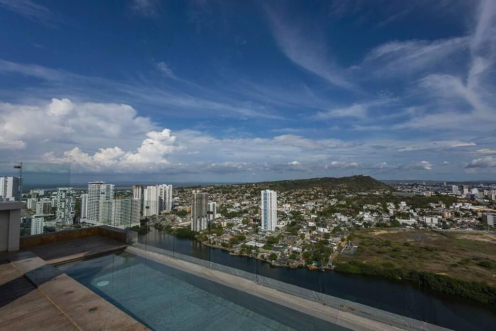 Beachfront Condo, Fl 16 Murano Centro 1- El Cabrero, Near Walled City, Airport Pick Up *
