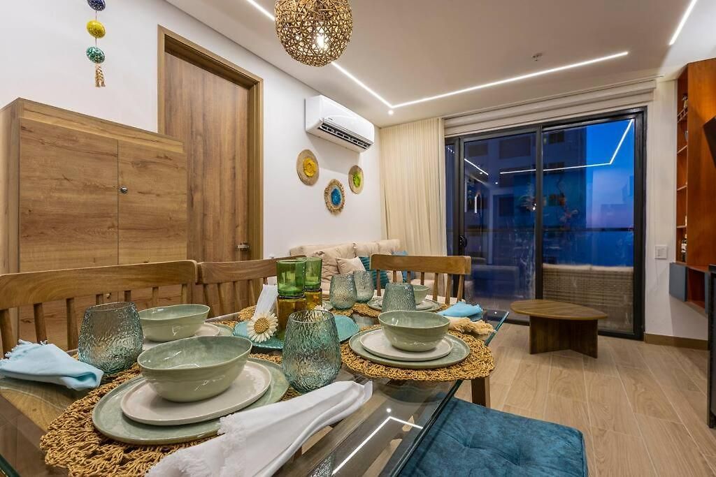 Beachfront Condo, Fl 16 Murano Centro 1- El Cabrero, Near Walled City, Airport Pick Up
