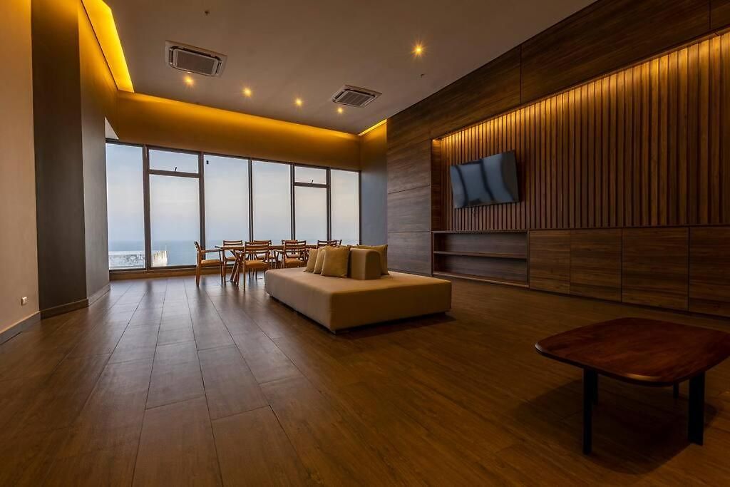 Beachfront Condo, Fl 16 Murano Centro 1- El Cabrero, Near Walled City, Airport Pick Up *