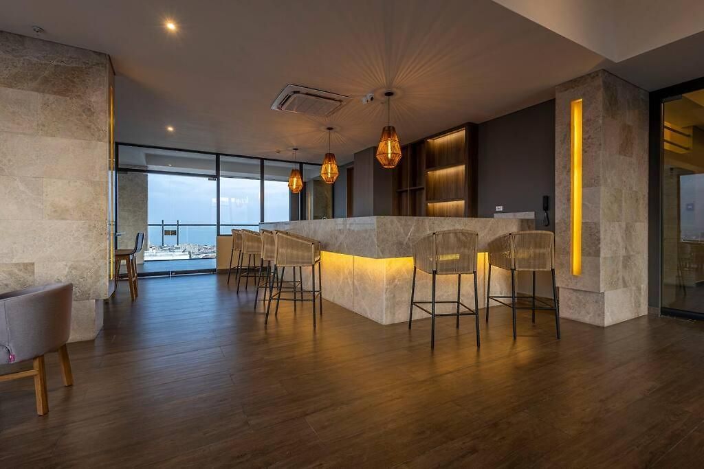 Beachfront Condo, Fl 16 Murano Centro 1- El Cabrero, Near Walled City, Airport Pick Up