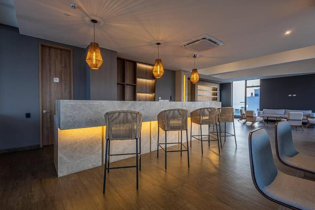 Beachfront Condo, Fl 16 Murano Centro 1- El Cabrero, Near Walled City, Airport Pick Up *