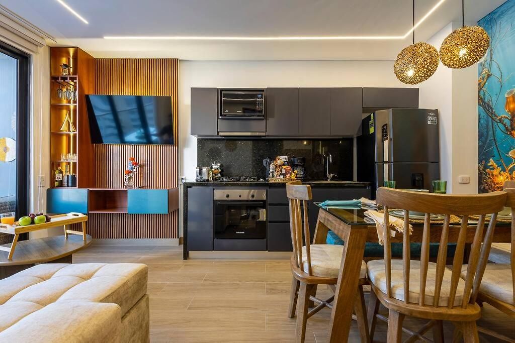 Apartamento Beachfront Condo, Fl 16 Murano Centro 1- El Cabrero, Near Walled City, Airport Pick Up