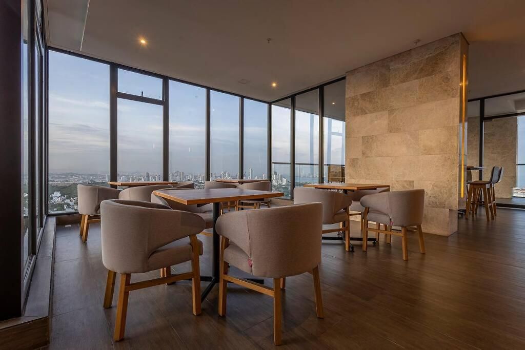 Beachfront Condo, Fl 16 Murano Centro 1- El Cabrero, Near Walled City, Airport Pick Up Apartamento *