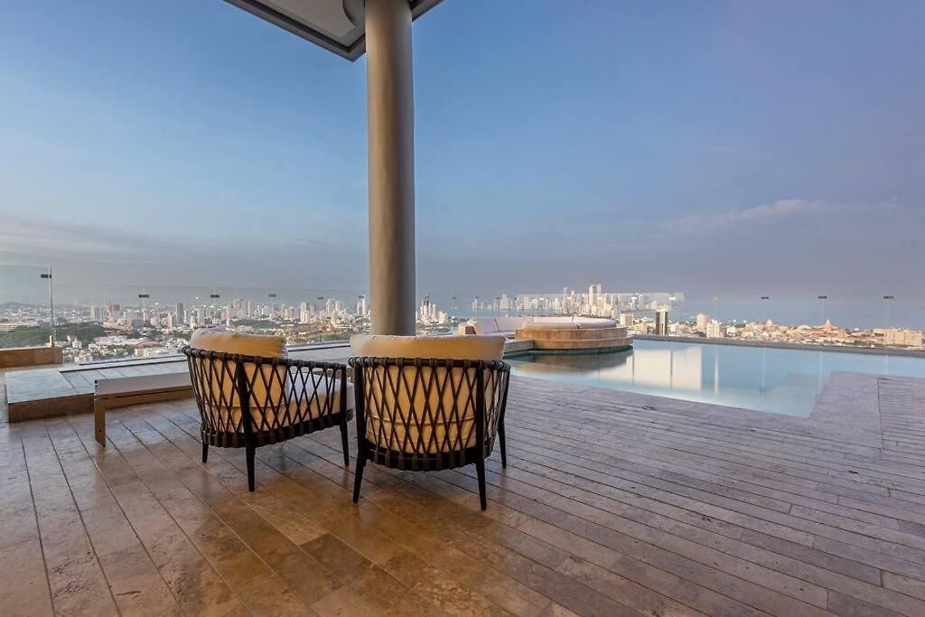 Beachfront Condo, Fl 16 Murano Centro 1- El Cabrero, Near Walled City, Airport Pick Up *