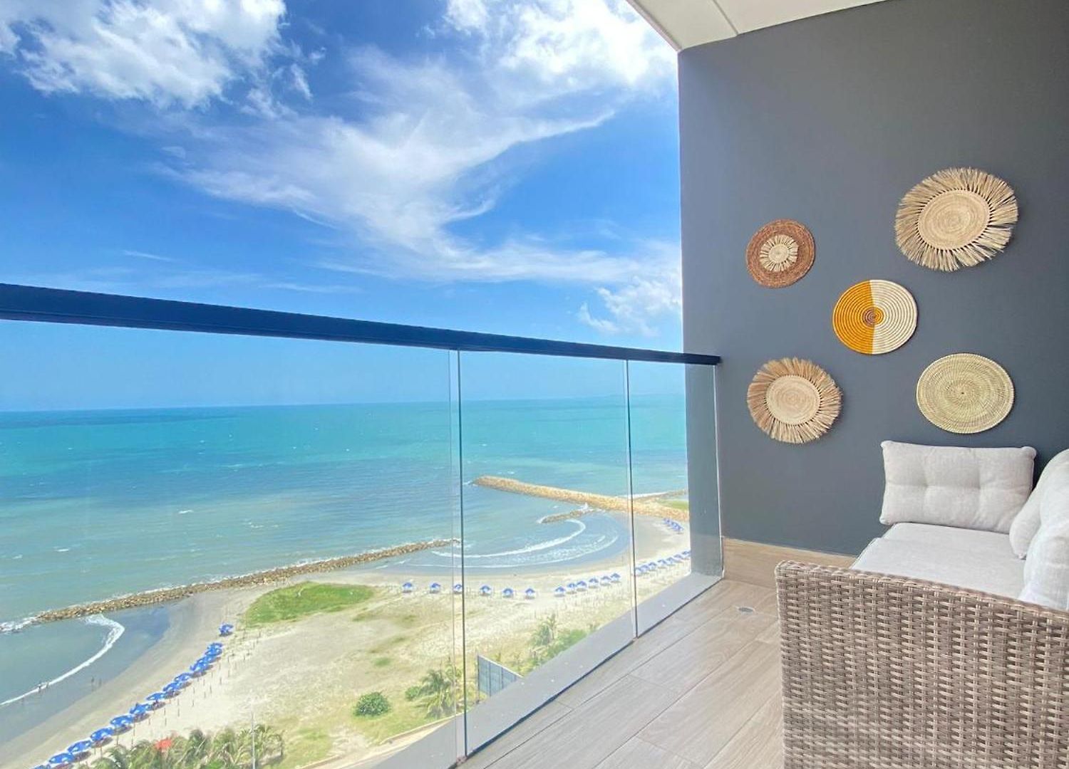Beachfront Condo, Fl 16 Murano Centro 1- El Cabrero, Near Walled City, Airport Pick Up *