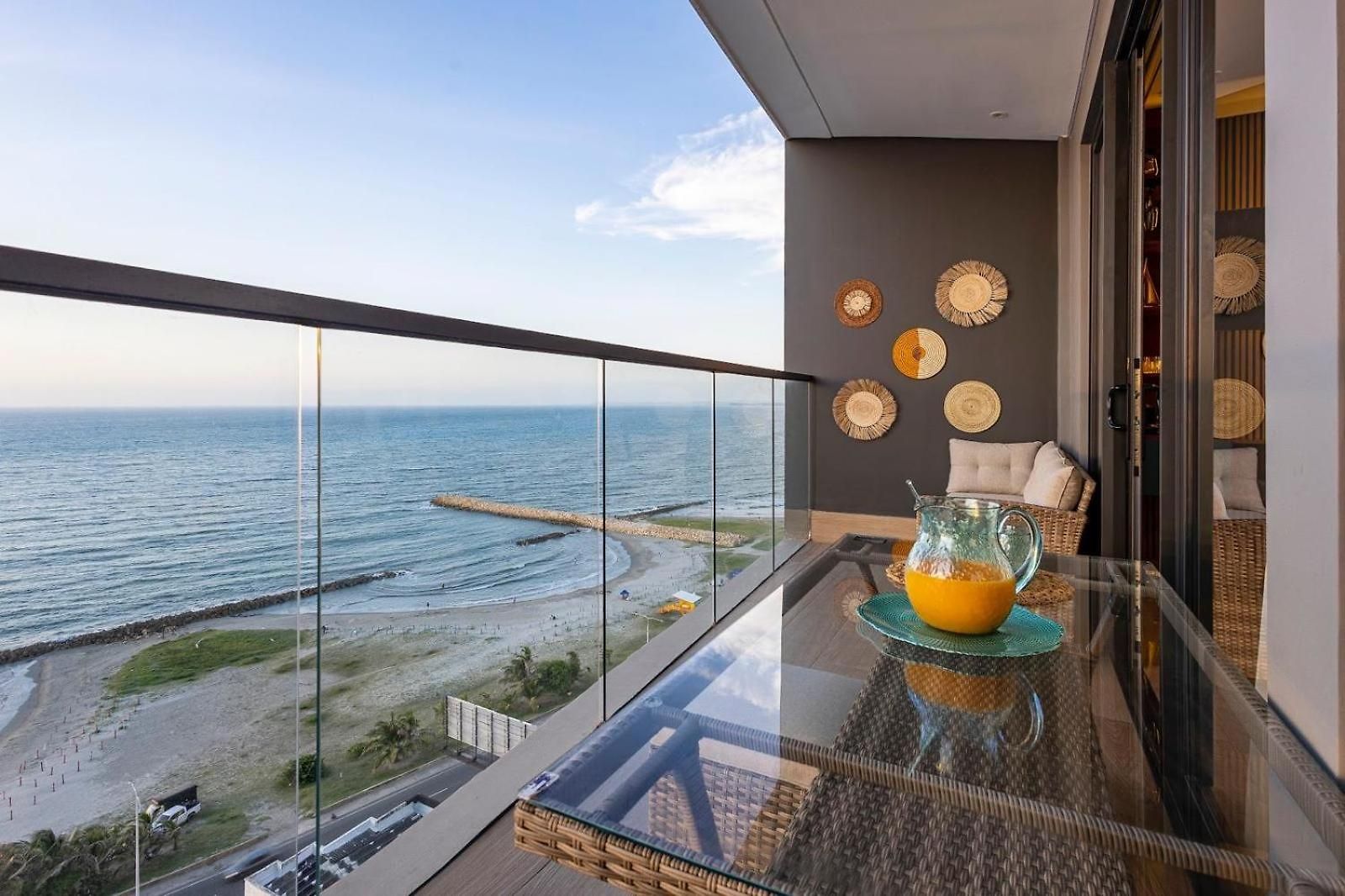 Beachfront Condo, Fl 16 Murano Centro 1- El Cabrero, Near Walled City, Airport Pick Up