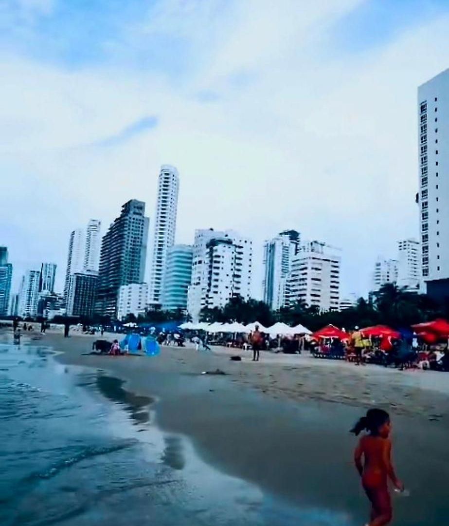 Beachfront Condo, Fl 16 Murano Centro 1- El Cabrero, Near Walled City, Airport Pick Up