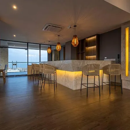 Beachfront Condo, Fl 16 Murano Centro 1- El Cabrero, Near Walled City, Airport Pick Up