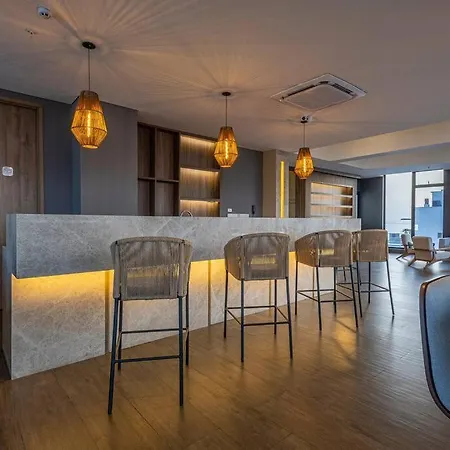 Beachfront Condo, Fl 16 Murano Centro 1- El Cabrero, Near Walled City, Airport Pick Up *