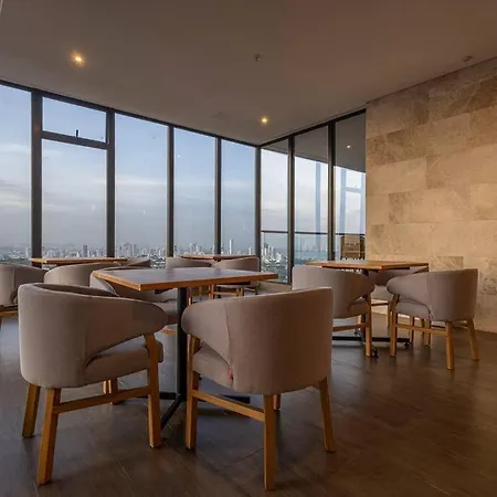 Beachfront Condo, Fl 16 Murano Centro 1- El Cabrero, Near Walled City, Airport Pick Up Apartamento *